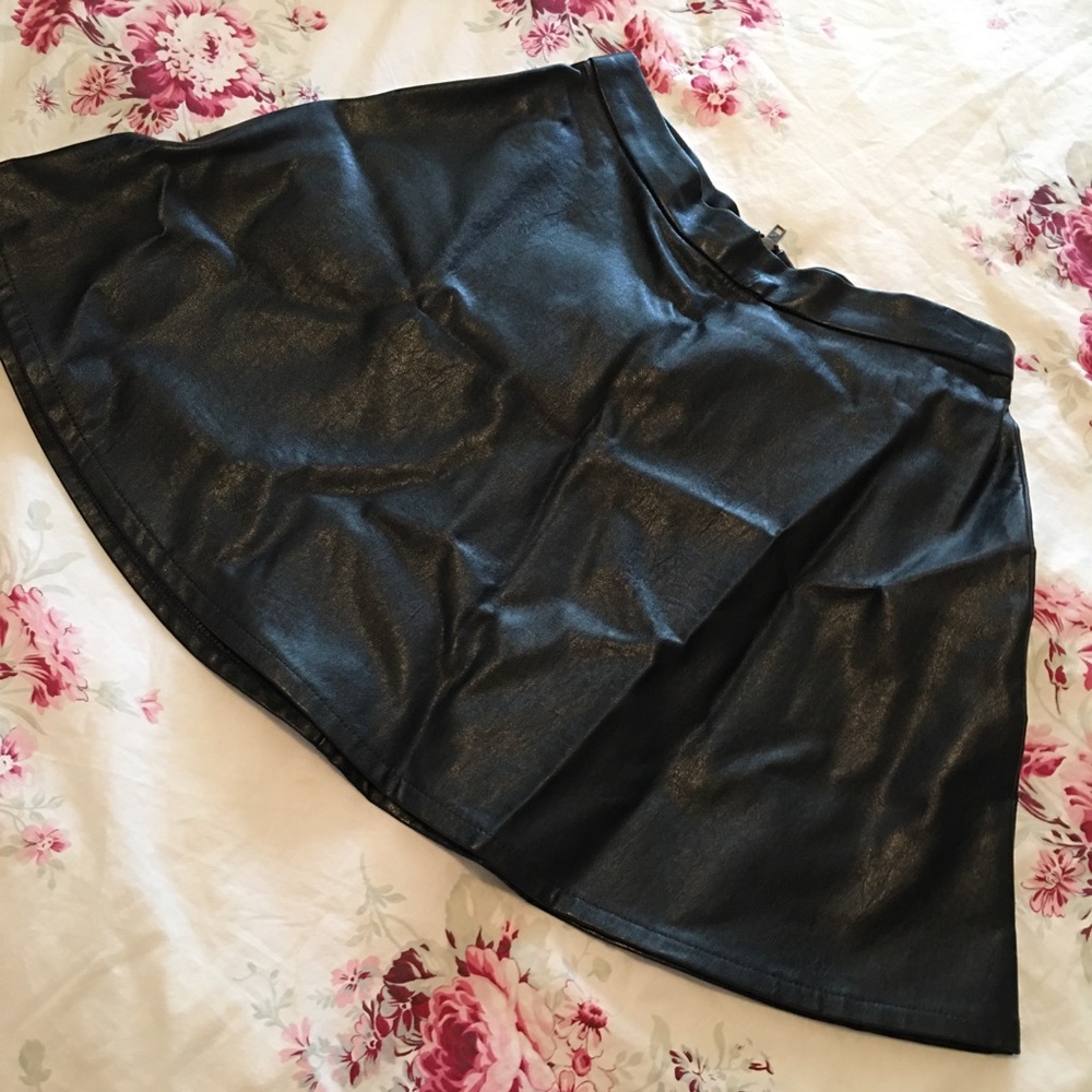 AMERICAN EAGLE Leather Mini Skirt